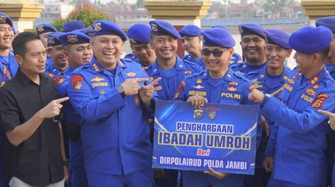 Dedikasi Tanpa Batas, Aipda Abdul Qodir Diganjar Hadiah Umrah